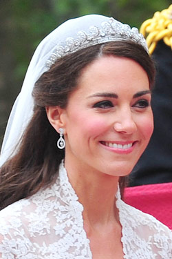 kate middleton royal wedding earrings diamond acorn robinson pelham