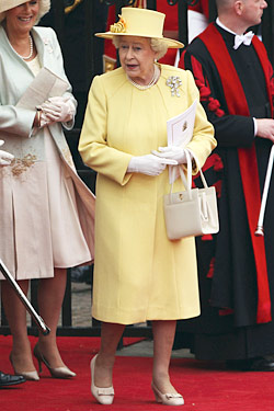 queen elizabeth yellow dress angela kelly