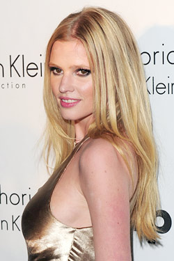 lara stone